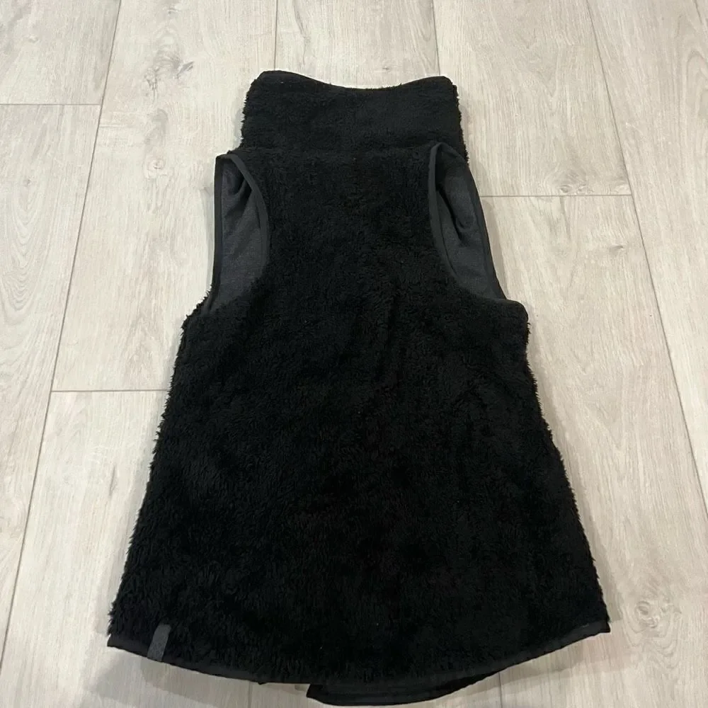 Ivivva by Lululemon girl's reversible fuzzy vest size 12
